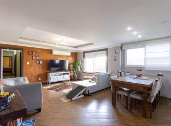Belíssimo apartamento reformado de 124m² no bairro Medianeira&lt;BR&gt;&lt;BR&gt;Apresentamos este incrível apartamento com 124m² privativos, totalmente reformado e pronto para morar! Localizado no ba