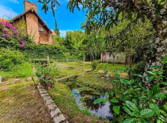 Você sempre quis morar cercado por uma natureza exuberante e respirar muito ar puro? Esta é a sua grande chance! &lt;BR&gt;Este belíssimo sítio localizado na Zona Sul de Porto Alegre, conta com um ter