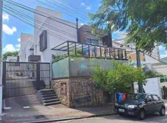 Casa à Venda com 3 Suítes em Loteamento no Bairro Córrego Grande, Florianópolis !!