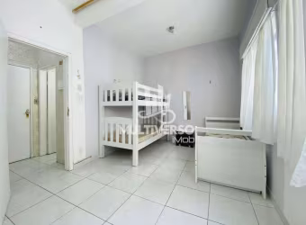Apartamento sala living pé na areia no Embaré em Santos