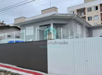 Casa à Venda em Serraria - 3 Dormitórios e 2 Suítes por R$990k