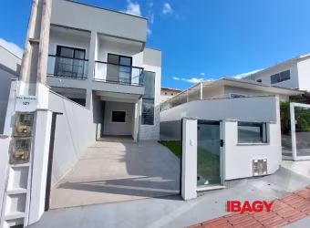 Casa com 2 quartos para alugar na Rua Francisco Matias Kremer, 137, Bela Vista, Palhoça, 82 m2 por R$ 2.500