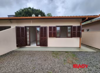 Casa com 2 quartos para alugar na Expedicionario Leonel Francolino da Silva, 183, Vargem Grande, Florianópolis, 52 m2 por R$ 2.500