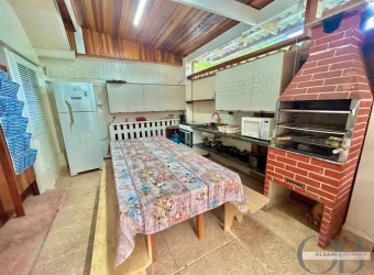 3 CASAS DE ESQUINA APENAS 100 METROS DA PRAIA DAS TONINHAS.