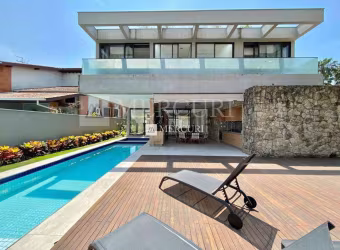 Luxuosa Residência com 5 Suítes e Jacuzzi no Jardim Acapulco