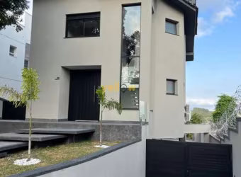 Casa em Condomínio em Arujá V: 3 Dormitórios e 295m²