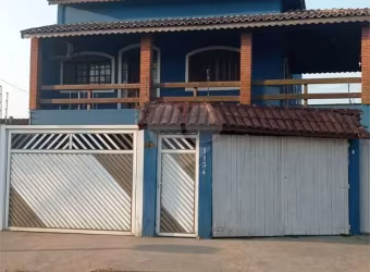 Sobrado para venda em Peruíbe.