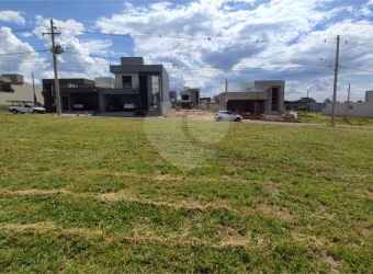 Lote à Venda em São Carlos, no Condomínio Villeneuve I
