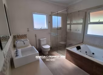 Casa em Condomínio Fechado na Granja Viana com 4 Suítes, 8 Vagas, Piscina. FL23