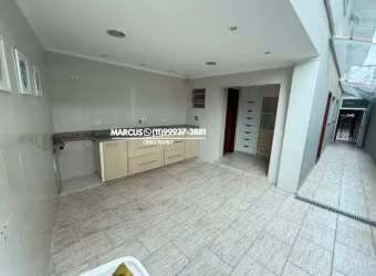 Sobrado na Vila São Francisco com 3 dorms; 1 suíte, 2 vagas de garagem. FL23