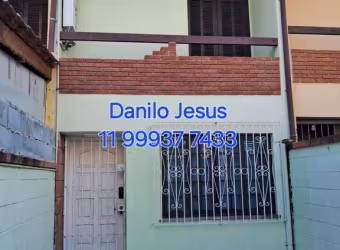 Casa com 2 dormitórios, 2 banheiros e 1 vaga FL51