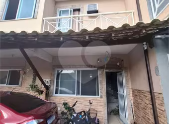 Casa de vila com 2 quartos à venda em Santíssimo - RJ