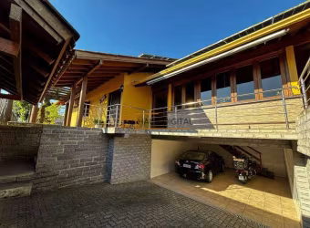 Casa de três dormitórios no Bairro Santa Tereza