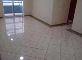 excelente apto 2 dorms, 1 suíte no Guilhermina a 50 metros da praia