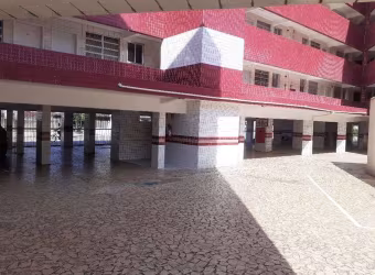 Prédio com elevador, 2 dormitórios, 3º andar e com 1 vaga de garagem