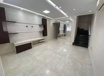 SOBRADO de 4 Dorms c/ 1 Suíte, 130,00 m² de área útil, 2 Vagas, CHURRASQUEIRA. Bairro: Canto do Forte.