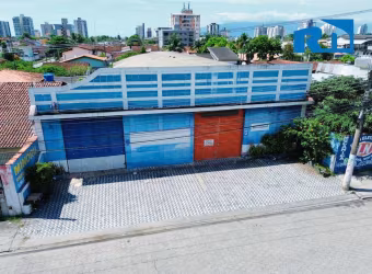 Barracão / Galpão / Depósito com 2 salas para alugar no Parque Balneário Poiares, Caraguatatuba , 700 m2 por R$ 13.000