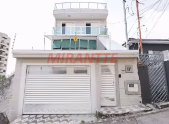 Sobrado de 190m² com 3 quartos em Vila Ester