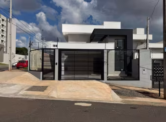 Casa para Venda em Maringá, Jardim Petrópolis, 3 dormitórios, 1 suíte, 3 banheiros, 3 vagas