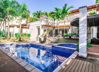 Casa de alto padrão à venda em condomínio na região do Gramado com 4 suítes, espaço gourmet e lazer completo