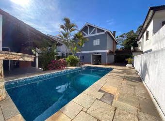 Casa com 3 Quartos, 275 m² - venda por R$ 1.530.000 ou aluguel por R$ 8.610/mês - Aldeia da Serra - Santana de Parnaíba/SP