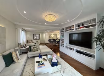 Esse lindo apartamento reformado, andar alto, localizado na região de Santa Teresinha