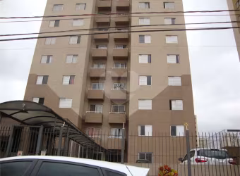 Apartamento no bairro Quitaúna, em Osasco, ótimo local, 3 dormitórios, 1 banheiro. 1 vaga de garagem