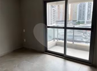 Studio reformado, à menos de 200 metros do Metro Butantã Linha 4-Amarela