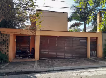 Sobrado - Alto de Pinheiros - 3 Quartos - 4 Vagas - Venda - 300m²