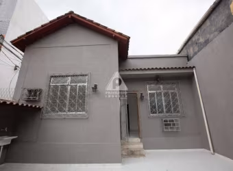Casa de rua com 3 quartos e vaga