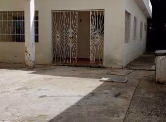 CASA EM CANDEIAS PRÓXIMO AO COLÉGIO RODOVALHO