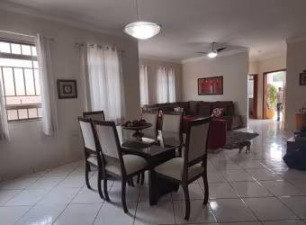 Casa térrea com 4 quatros sendo 2 suítes, piscina e churrasqueira City Ribe