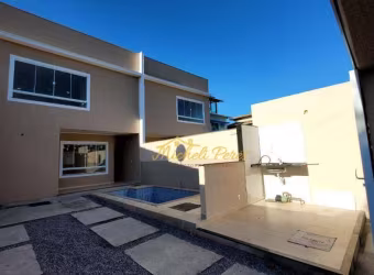 Maravilhosa casa duplex em meio lote com área gourmet e piscina, próximo da praia de Costazul com 4 quartos à venda, 160m² - Recreio - Rio das Ostras.