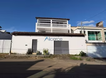 Casa espaçosa com 4 quartos e 2 suítes no bairro Aeroporto