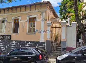 Casa 2 quartos - Centro