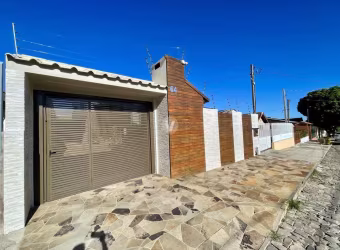 Casa com piscina para venda no Bairro Juscelino Kubitschek !