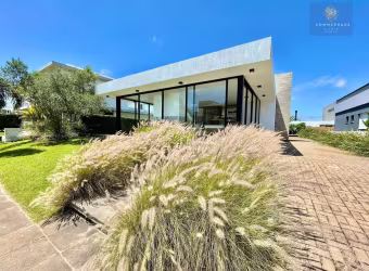 Linda casa térrea mobiliada e decorada com um design único no condomínio Quintas do Lago