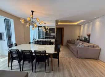 Apartamento mobiliado com suite+ 2 quartos e 2 vagas individuais no Atiradores!