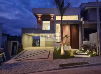 Casa no Condomínio Mosaico Essence! 3 quartos sendo 3 suítes, 3 salas, 5 banheiros, 4 vagas de garagem! Por R$: 1.790.000, estuda permuta.