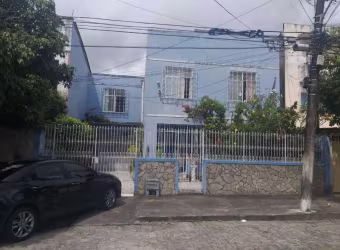 Casa - 5 quartos - 320 m² - Jardim - Amplas Salas - Quarto de Serviço - 3 Vagas de Garagem