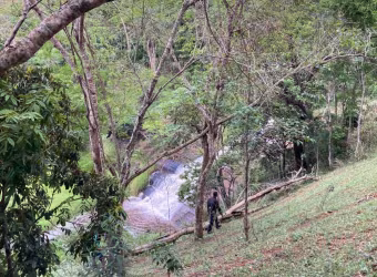 HE Terrenos prontoss para construir! Local belíssimo!