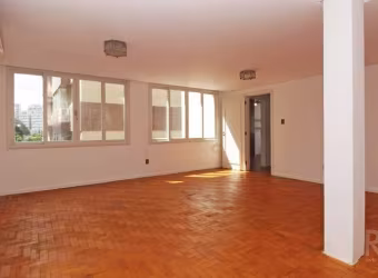 BARBADA! Apartamento 2 quartos, c/ 92,54m², de fundos, elevador, uma vaga dupla de garagem.&lt;BR&gt;&lt;BR&gt;No bairro Moinhos de Vento, Rio Branco em Porto Alegre está próximo aos bairros, Auxiliad