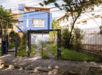 Casa residencial com 3 dormitórios, sendo 01 suíte máster com closet, living amplo de 02 ambientes com split, cozinha com móveis planejados, área de serviço integrada com aquecedor, dependência de emp