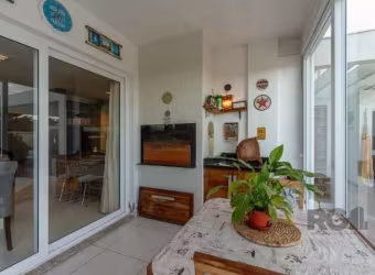 Linda casa em condomínio fechado com 245m² de área construída, com 03 suítes sendo 01 master com closet, hidro e terraço, amplo living para 03 ambientes com lareira e lavabo sala de jantar integrada a