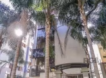 Apartamento na Bela Vista, nas imediações do IPA, com: 2 dormitórios, 1 suíte, lareira, área de serviço, 2 vagas na garagem escrituradas (uma atrás da outra) com um depósito.&lt;BR&gt;&lt;BR&gt;Prédio