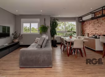 Apartamento semimobiliado com 3 dormitórios, transformado em 2, sendo 1 suite, living estendido com aproximadamente 30m², cozinha americana com churrasqueira, 2 banheiros e área de serviço. Apartament