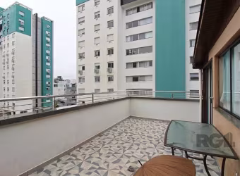 Cobertura nas imediações da Avenida João Wallig, com 152m² de área privativa. Na parte inferior: 4 dormitórios, banheiro social, lavabo, cozinha, área de serviço. Parte superior: 2 salas, uma social e