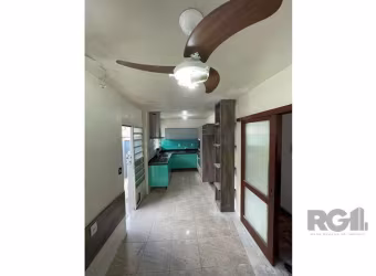Se você busca uma casa acolhedora e bem localizada em Porto Alegre, a oportunidade ideal está aqui! Esta encantadora casa com 3 dormitórios e 1 banheiro é uma joia no bairro Santa Tereza, oferecendo u