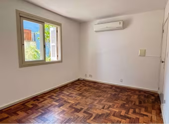Esse charmoso apartamento de 41 m² combina conforto, funcionalidade e características que fazem a diferença. Bem arejado e com ótima iluminação natural, recebe o sol da tarde, proporcionando um ambien