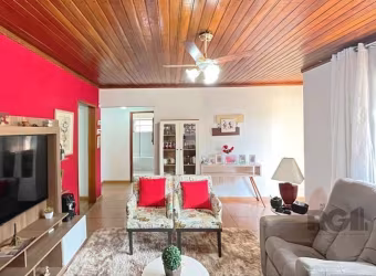 Imagine viver em uma casa térrea encantadora de 102m², onde cada detalhe foi pensado para proporcionar conforto e bem-estar. Ao entrar, você será imediatamente acolhido pela atmosfera convidativa dest